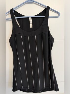 Lululemon: Sleeveless Women's Top (ptp 14.5in) - Size 6